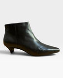 Fern 36 Baron Black